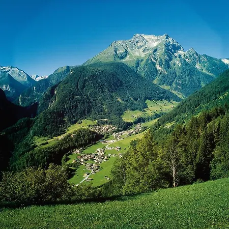 Gaestehaus Pirker Oda ve Kahvaltı Finkenberg