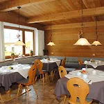 Gaestehaus Pirker Bed & Breakfast